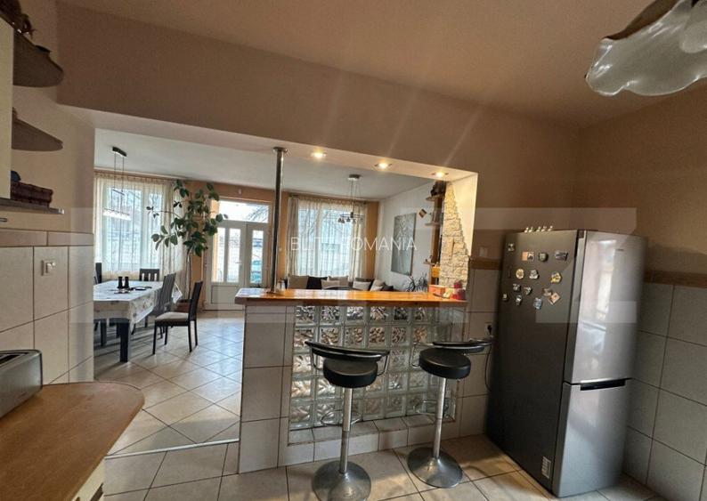 Casa Individuala cu 5 camere, SU=248mp / ST=761 mp, Zona Bla