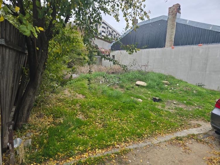 Teren de vânzare Pretul este de 60000 € , usor negociabil