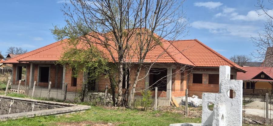 Casă individuală cu 5 camere în Central