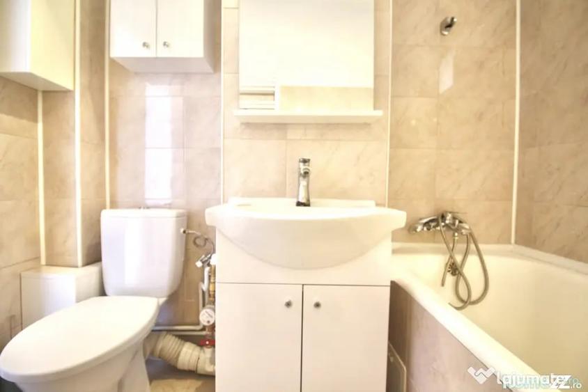 Apartament cu 3 camere decomandat în Teiul Doamnei