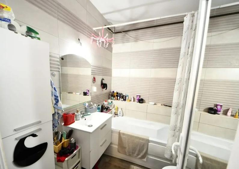 De vanzare casa cu 3 apartamente + anexa 75 mp, Comision 0% - 12