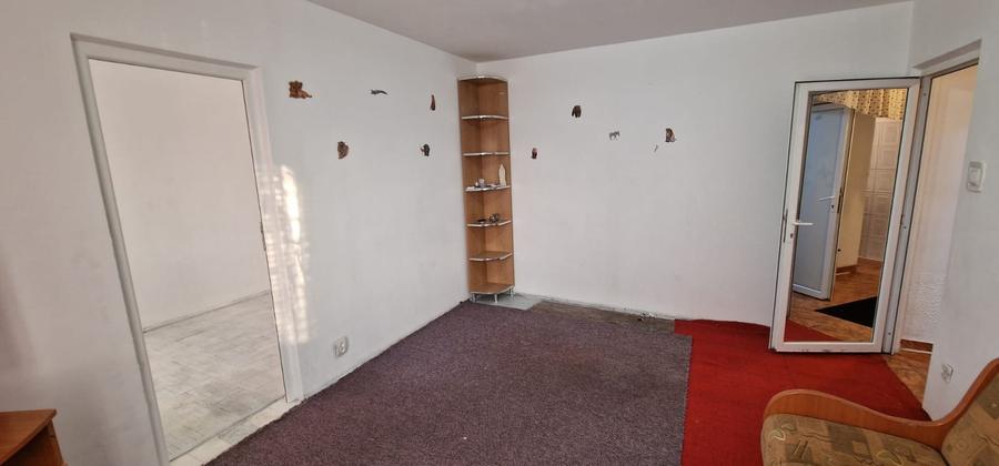 Podul Inalt ,se vinde la parter apartament 2 camere pret 44500 euro. - 11