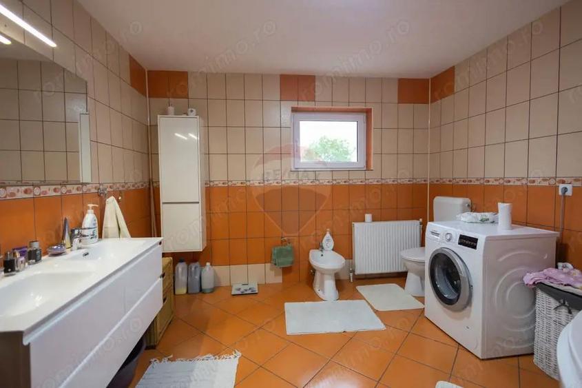 Casa spatioasa de vanzare - 19