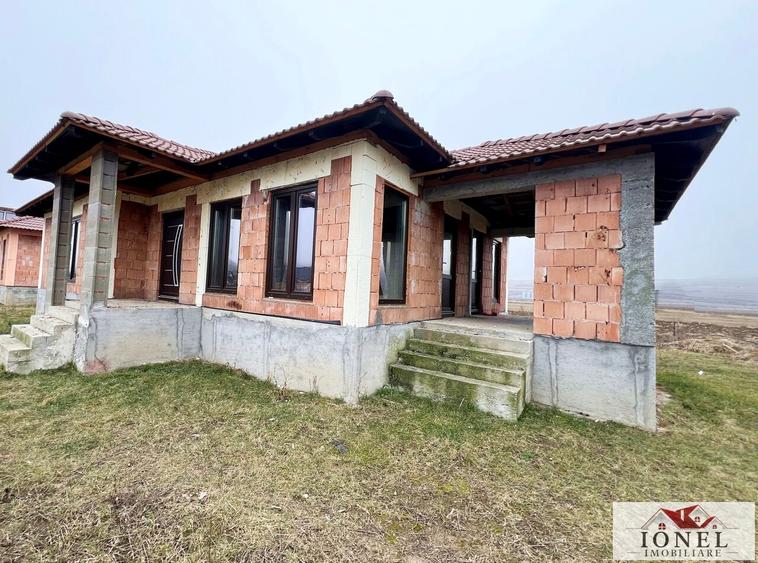 Casa noua semifinisata de vanzare in Sard - 9