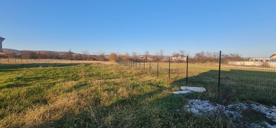 Vand teren situat in localitatea Cristian, pe strada II, - 2