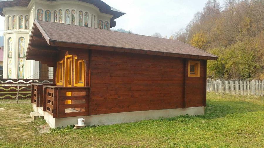 Teren cu deschidere la drumul national impreuna cu cabana - 3