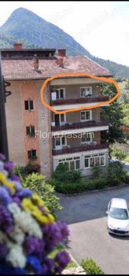Vand apartament 3 camere in Baile Herculane,garaj si boxa