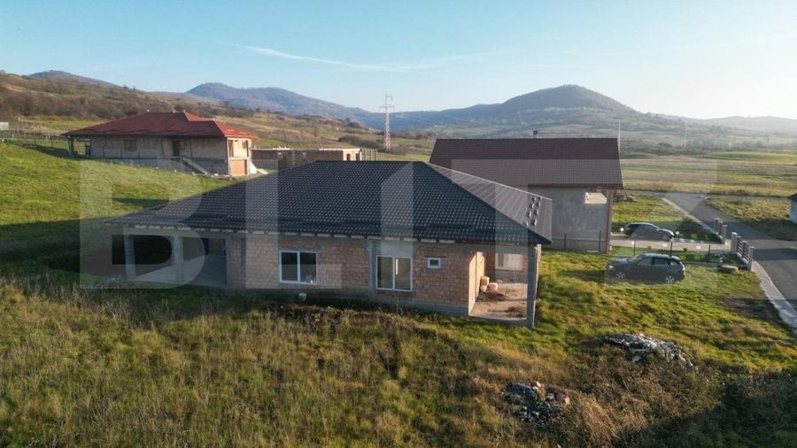 Casă individuală cu 4 camere cu Canalizare în Ideciu de Jos