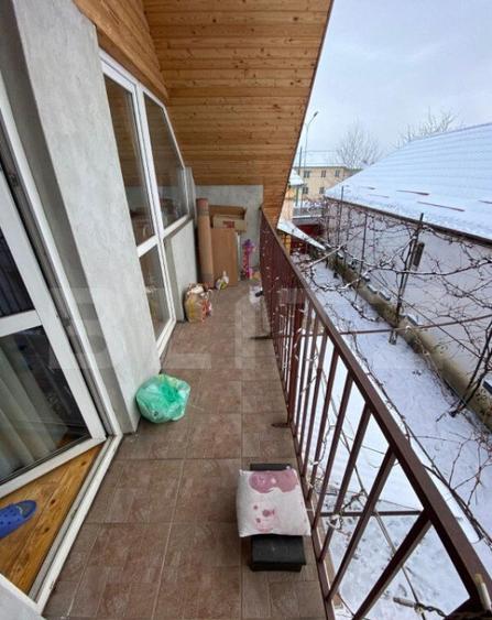 Casa de 284 mp, impartit in 3 apartamente, teren 503 mp, Gri - 9