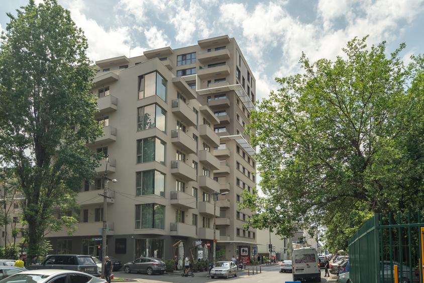 Apartament cu terasa cat o gradina,trei  boxe si doua locuri de parcare subteran - 25