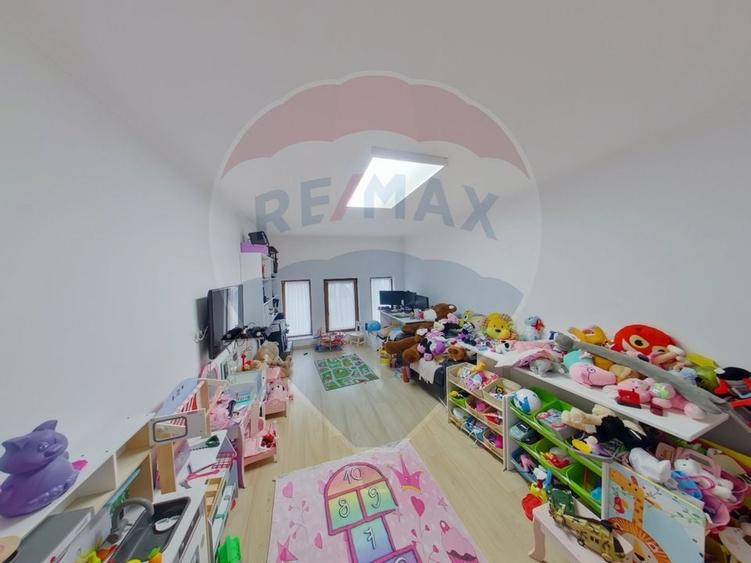 Casă / Vilă cu 6 camere de vânzare în zona Est - 7