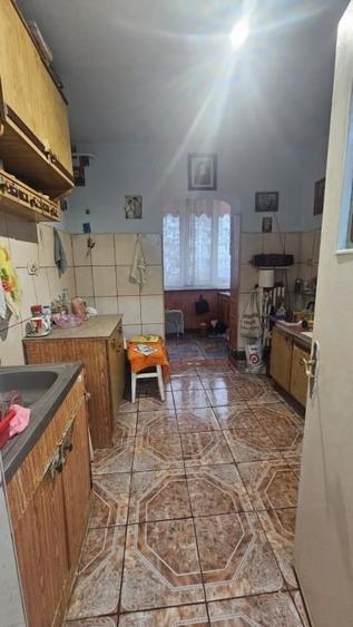 Etaj 1 - 2 camere decomandat - Zimbru - Cofetaria A la Grec - 1