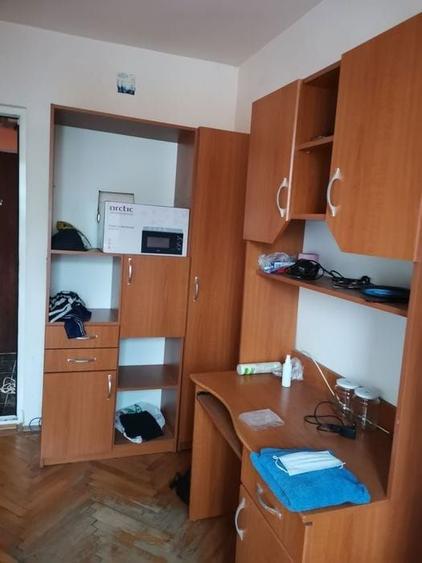 Inchiriez apartament 3 camere - 4