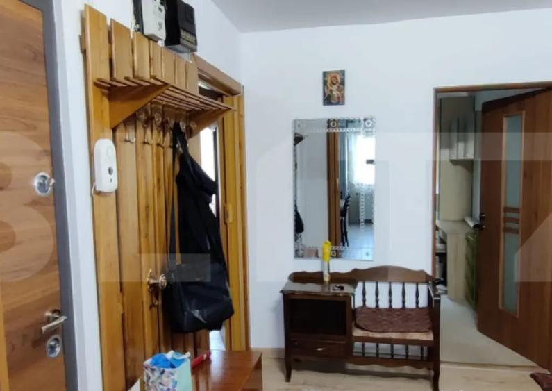 Apartament 4 camere, 80 mp, decomandat, etaj intermediar, Ma - 5