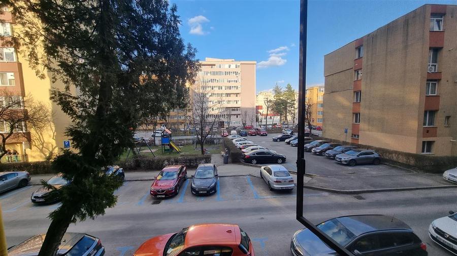 Apartament de 3 camere zona Carpatlor - 1