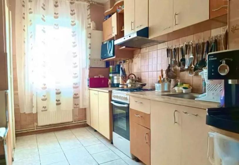 Apartament cu 4 camere, decomandat - zona Astra - 4