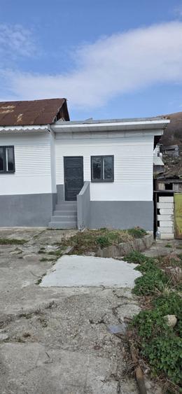 Vand casa si teren intravilan - 1