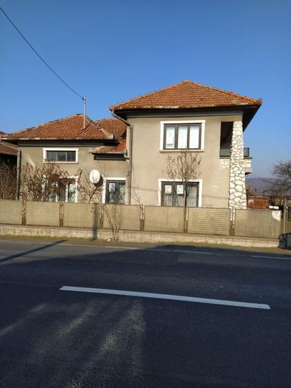 Proprietate mare de renovat: Casă P+1 + Clădire secundară, 5.031 mp Teren Intrav - 2