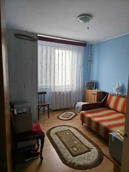 Vand apartament 3 camere Crangasi - 2