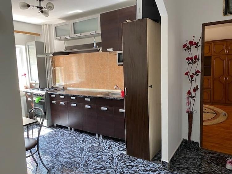 Apartament 2 camere Marasti, str. Dorobantilor, decomandat, et.1/8 - 5