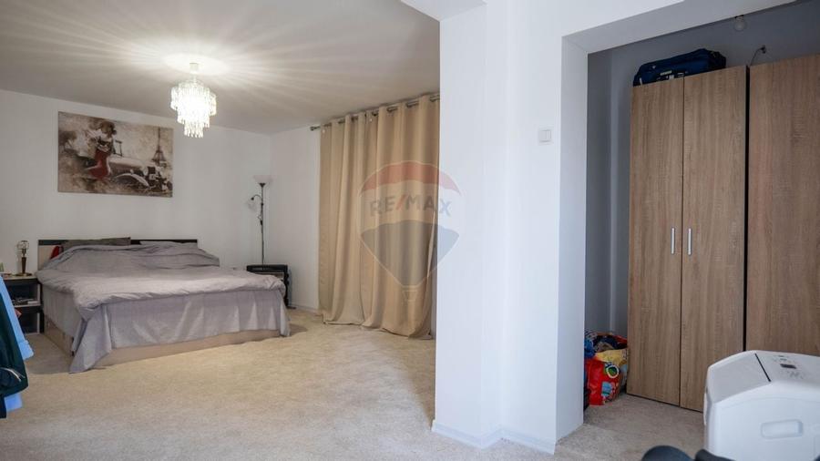 Vanzare vila si spațiu comercial, gradina si garaj-zona Corbii Mari - 3