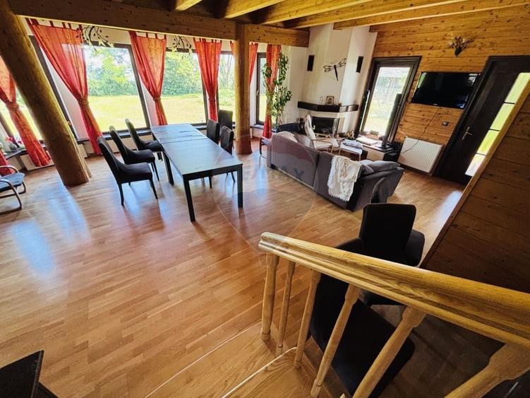 Casă individuală cu 4 camere cu Teren 600 Mp în Central