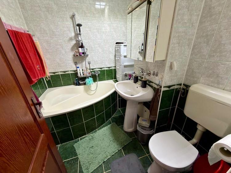 Apartament cu 3 camere decomandat în Ungheni
