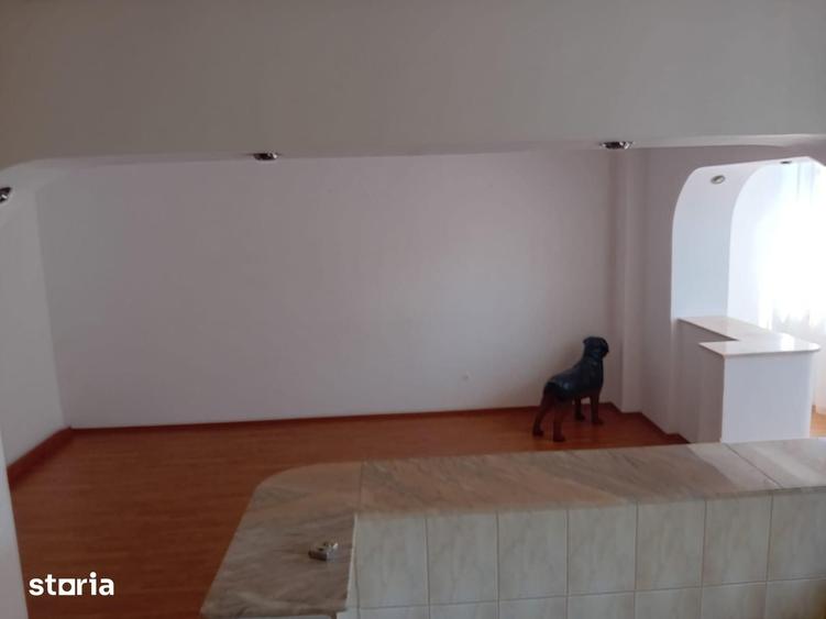 Apartament cu 4 camere decomandat în Central