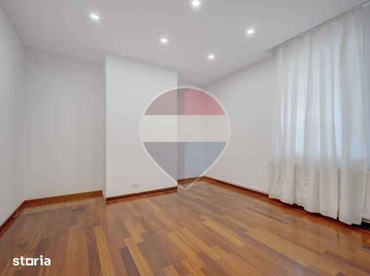 Apartament cu 4 camere decomandat în Primăverii