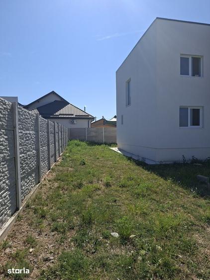Casă cu 5 camere cu Teren 450 Mp în Malu Mare