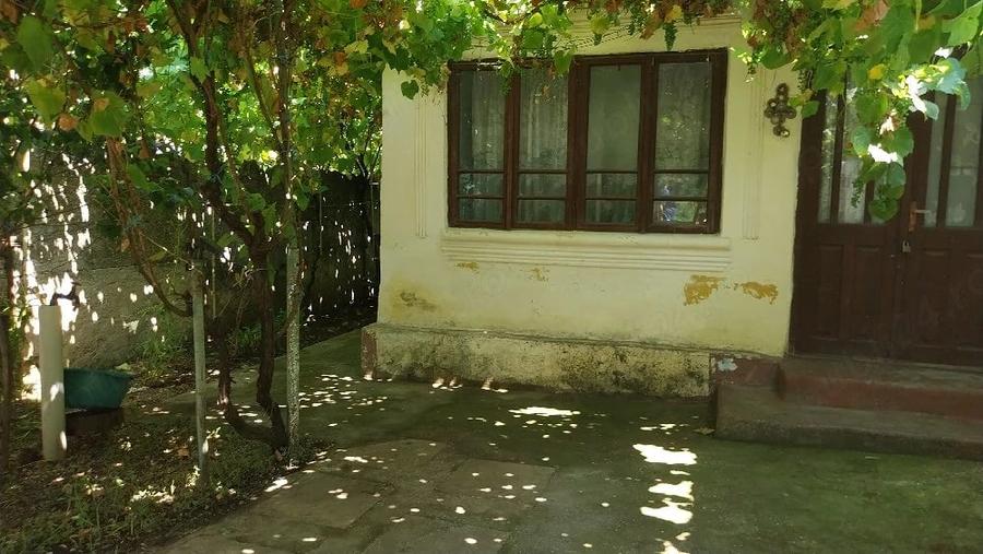 Casă cu Teren 691 Mp în Leu