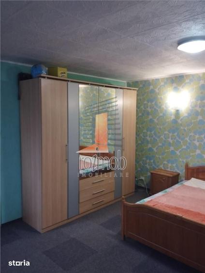 Casă cu 7 camere cu Teren 225 Mp în Vitan