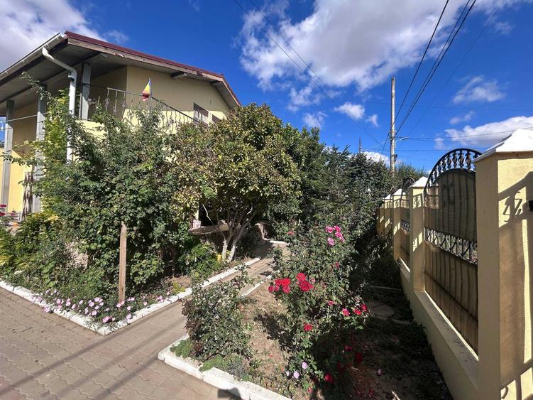 Casă cu 4 camere cu Teren 1289 Mp în Amara