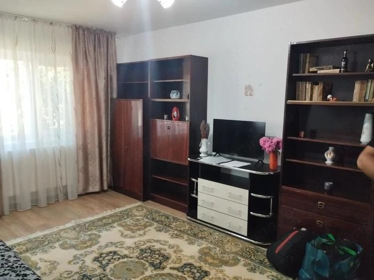 Apartament cu 2 camere decomandat în Filiași