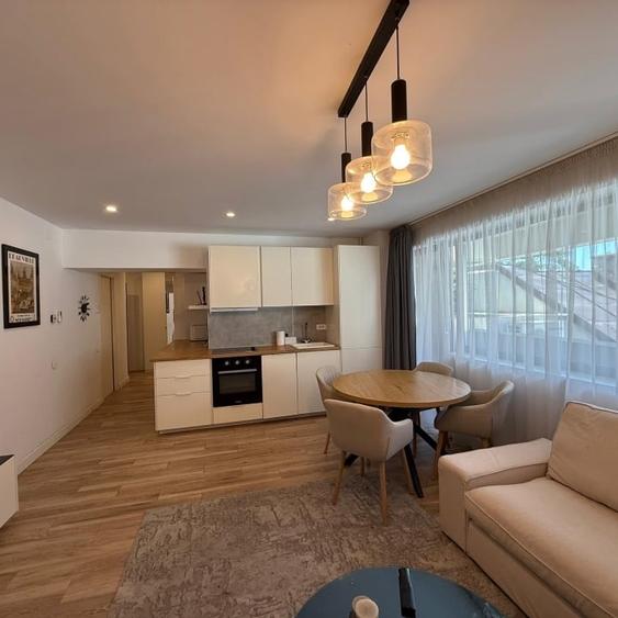 Apartament cu 3 camere decomandat în Banu Manta