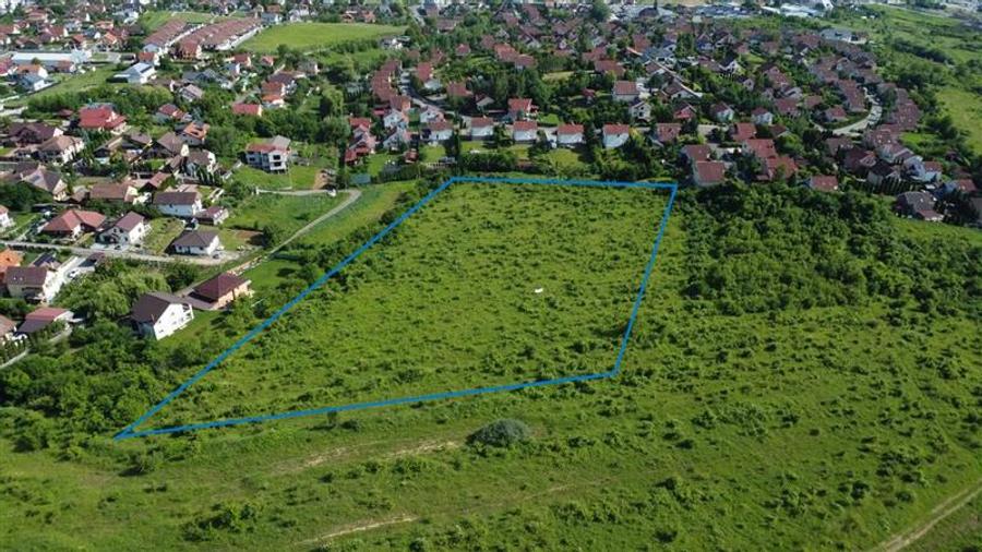 Teren Construcții intravilan de 17200 mp, în Livezeni