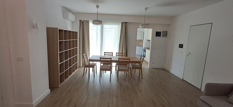 Apartament cu 4 camere semidecomandat în Armeneasca