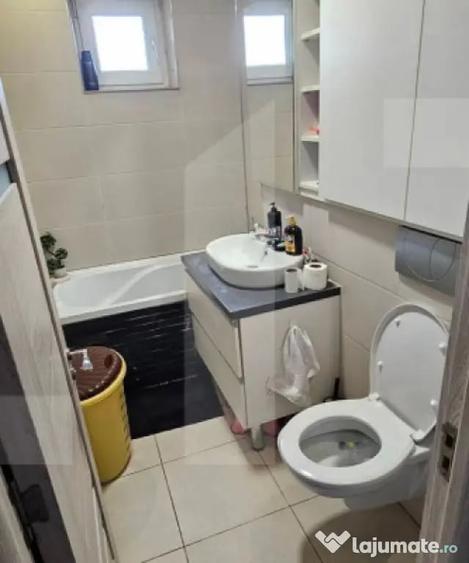 Apartament cu 3 camere semidecomandat în Ozun