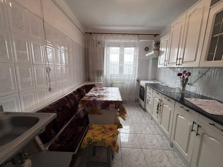 Apartament cu 3 camere decomandat în Plantelor