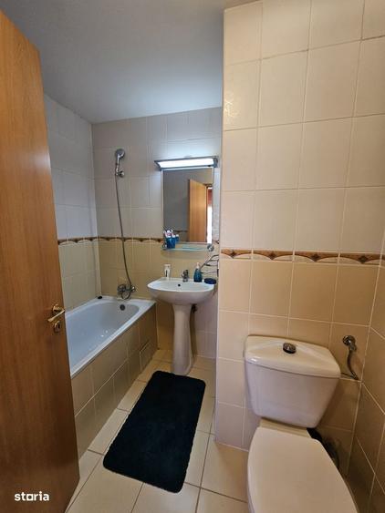 Apartament cu 4 camere decomandat în Aradului