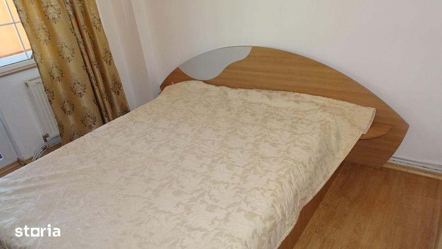 Inchiriez apartament 2 camere decomandat in Deva, I. Maniu, etaj 2, - 1