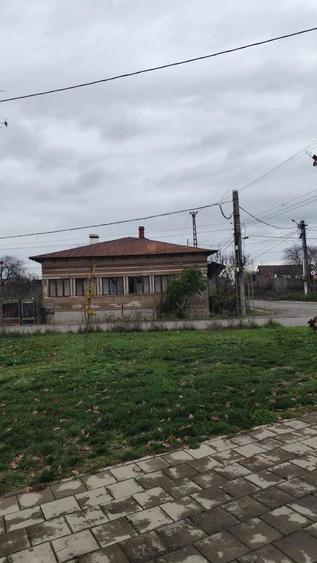Casă cu 6 camere cu Teren 1613 Mp în Central