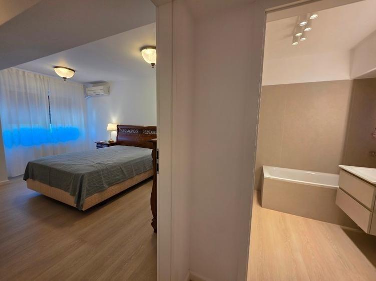 Apartament cu 4 camere decomandat, mobilat în Decebal