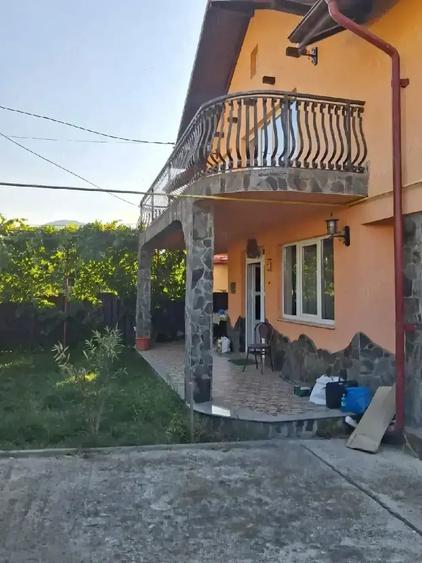 Casă cu Teren 380 Mp în Central