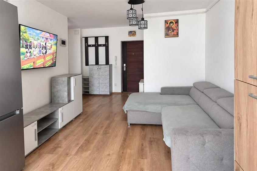 Apartament cu 3 camere decomandat, mobilat în Exterior Vest