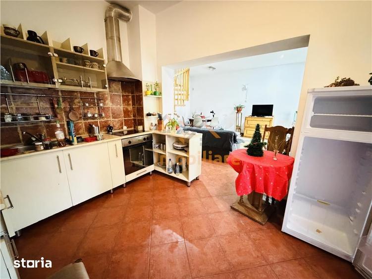 Casă cu 5 camere cu Teren 238 Mp în Central