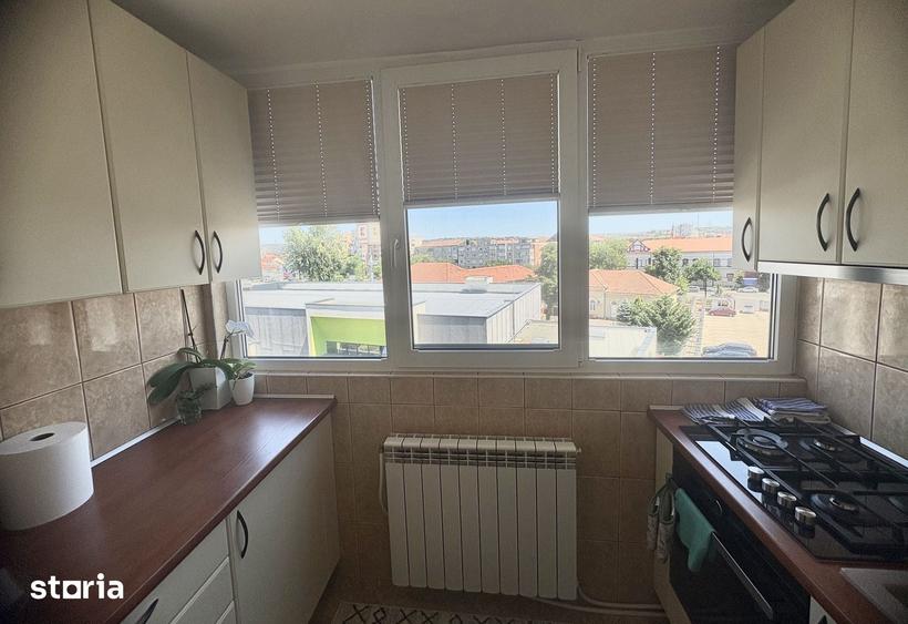 Apartament cu trei camere de vanzare, renovat complet, central - 5
