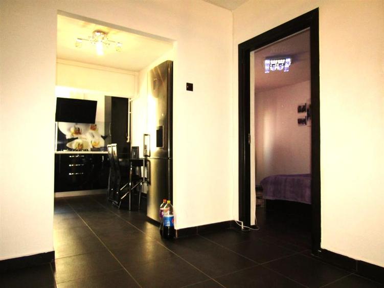Apartament cu 2 camere decomandat în Micro 4