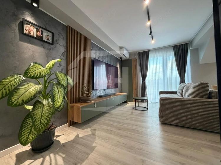 Apartament cu 3 camere semidecomandat în Central