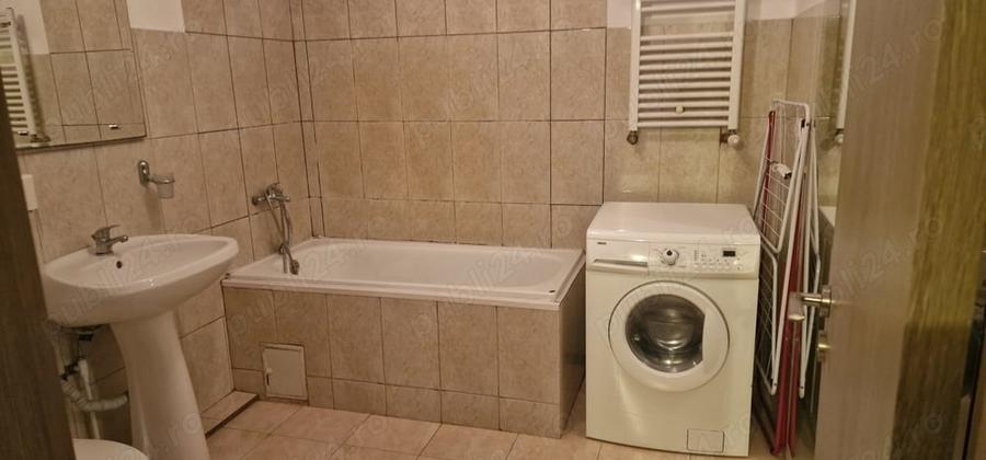 Apartament cu 3 camere decomandat în Hipodrom 3